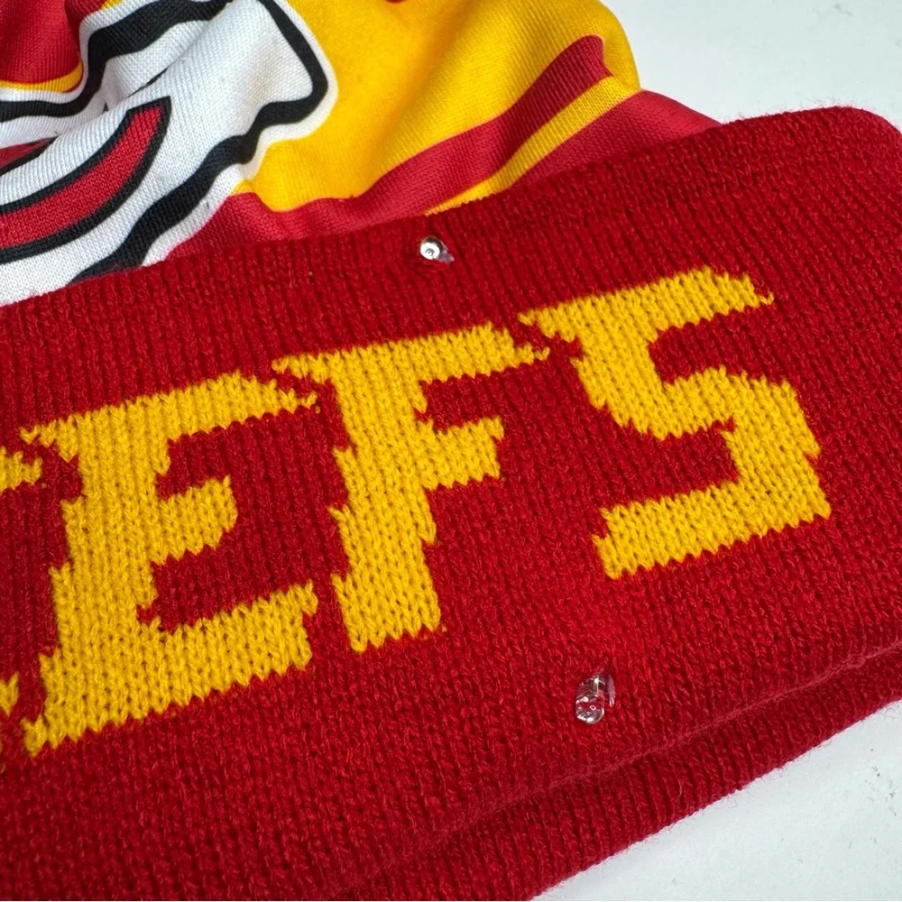 Kansas City Chiefs NFL Unisex Men Women LED Light Up Cuffed Pom-Pom Hat Beanie